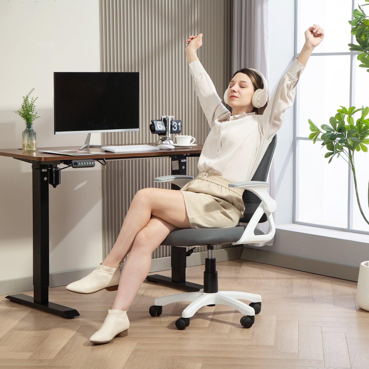 Breathable Mesh Office Chair, Ergonomic Swivel Computer Chair with Flip-up Armrests, Lumbar Back Support for Home/Office