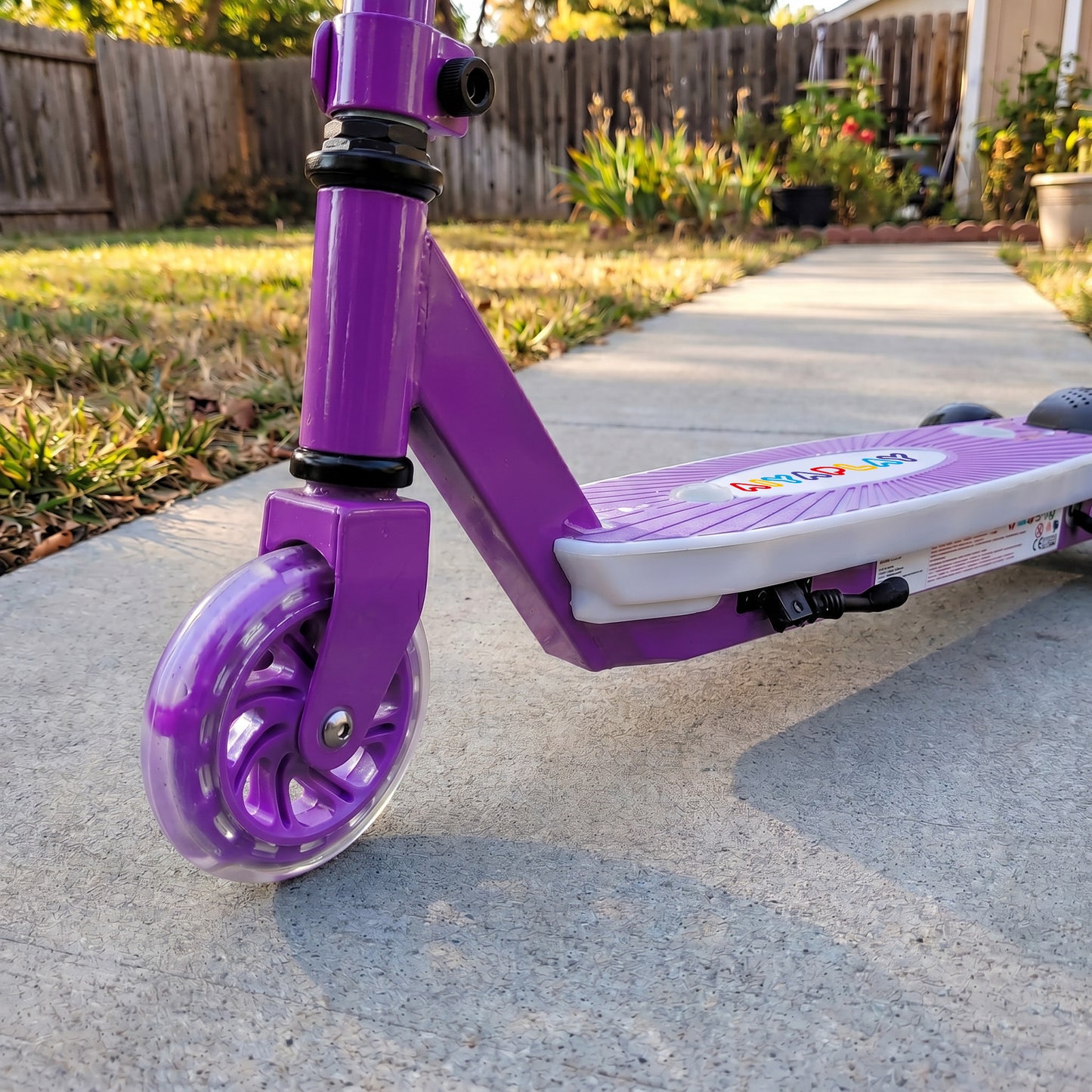 Electric Scooter for Kids Aged 4-7 Years, with Flashing LED Lights, Rear Auxiliary Wheels, Purple