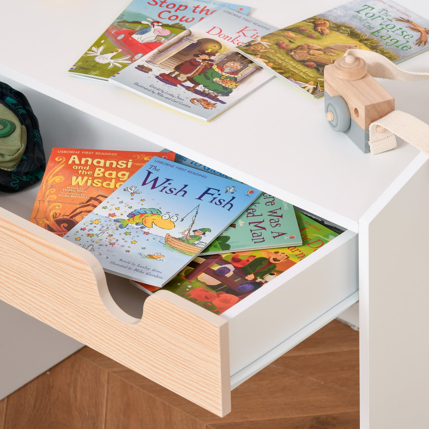Kids Desk and Chair Set 2 Pieces Children Study Table with Storage Pull-Out Drawer Bookshelf for 3-6 Years Writing, Reading