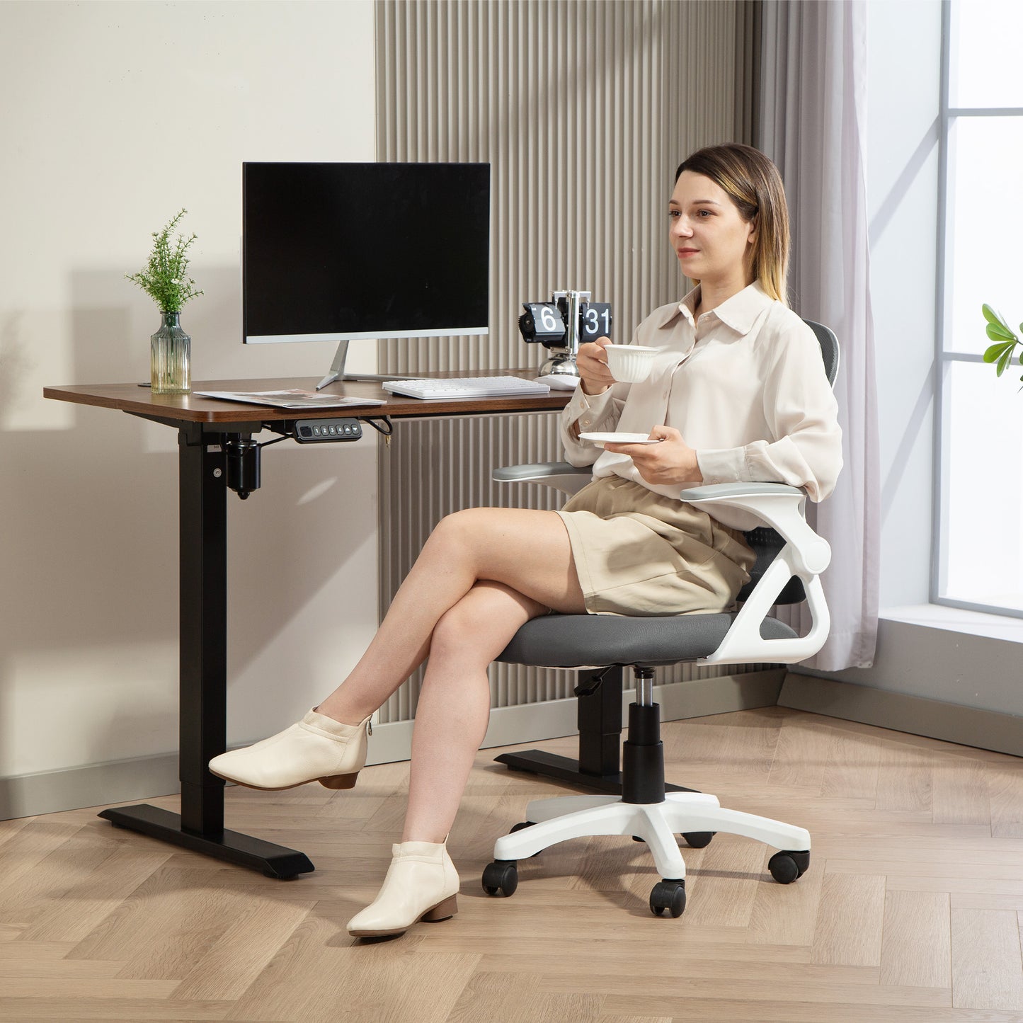 Breathable Mesh Office Chair, Ergonomic Swivel Computer Chair with Flip-up Armrests, Lumbar Back Support for Home/Office
