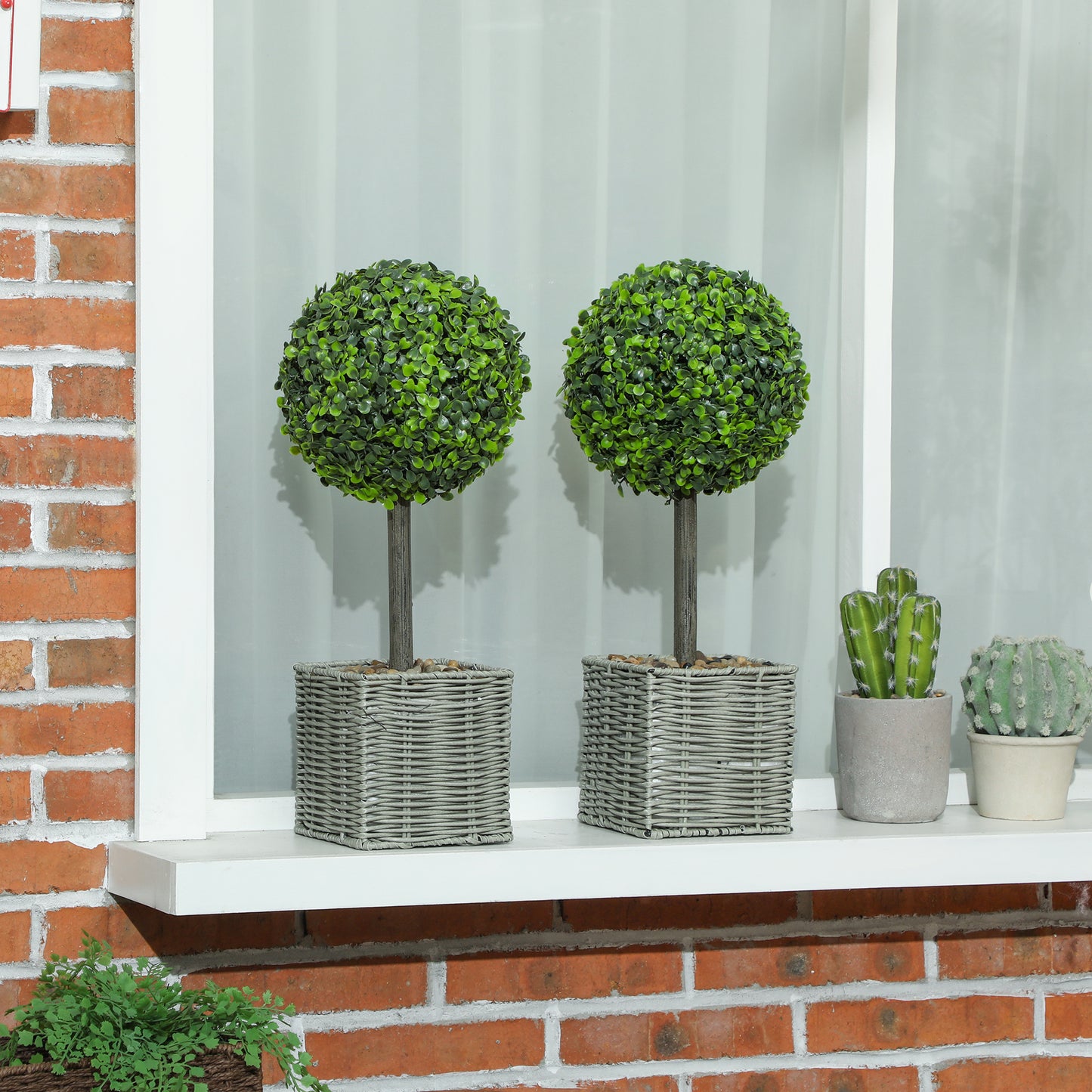 Set of 2 Decorative Artificial Plants, 50cm Faux Boxwood Topiary Balls with Woven Plastic Pot and Pebbles