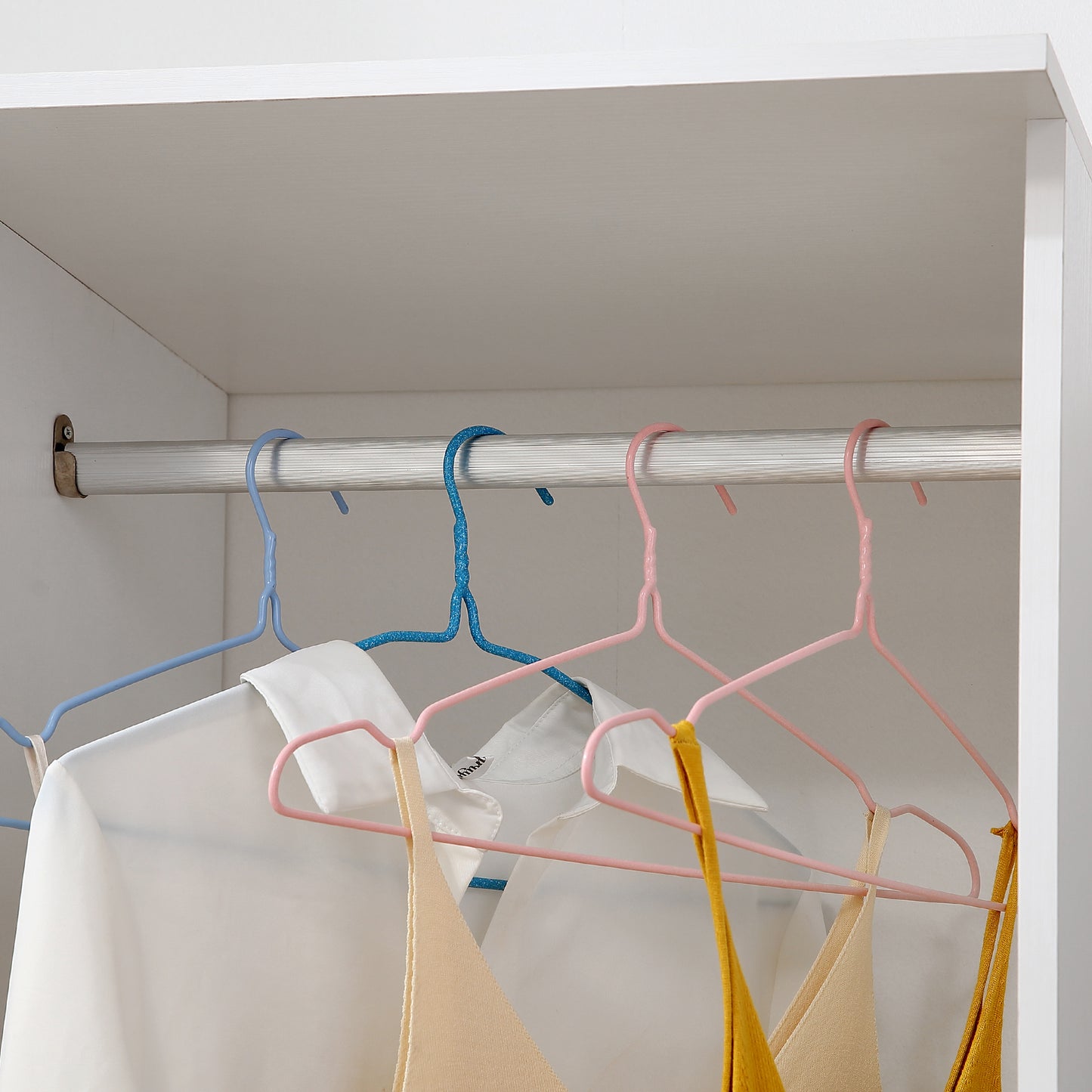 Open Wardrobe on Wheels, Bedroom Wardrobe with Clothes Hanging Rail, 3 Storage Shelves, Mobile Garment Rack for Cloakroom