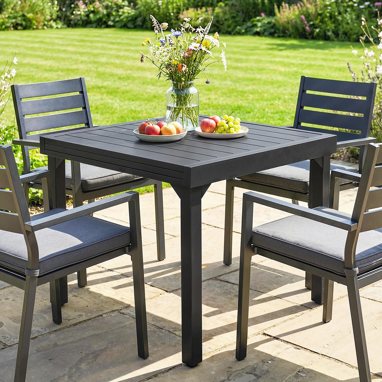Expandable Patio Dining Table for 4-6 People, 80-160 cm Aluminium Extendable Outdoor Patio Table with Slatted Top, Black