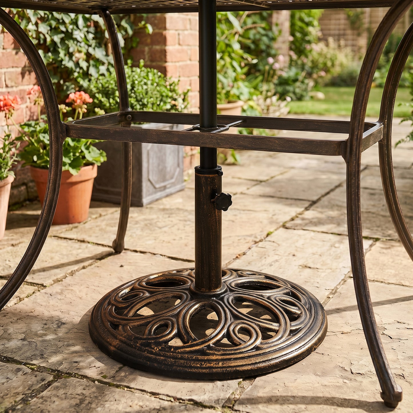 11.5 kg Cast Metal Round Patio Umbrella Base Stand, Umbrella Holder for Outdoor, Patio, Garden, Bronze Tone