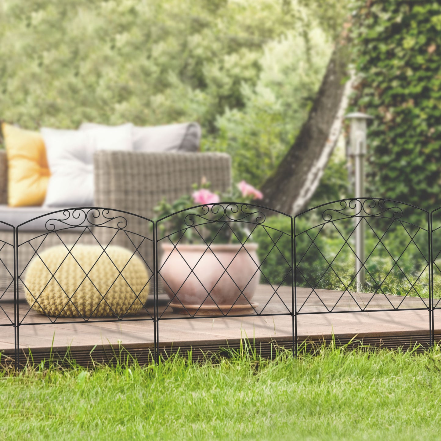3m Decorative Metal Garden Fence - Diamond and Swirl Pattern