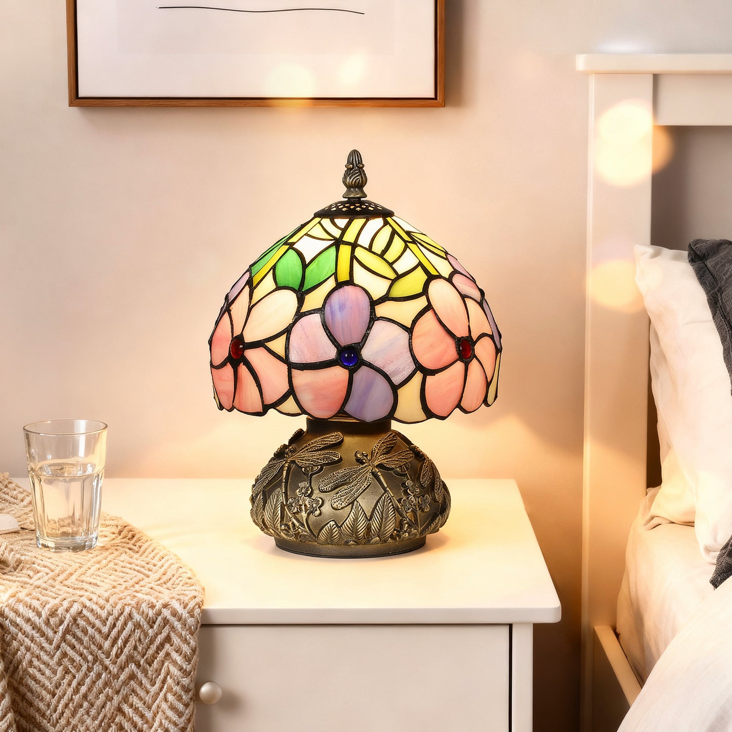 Tiffany-Style Table Lamp with Sculpted Dragonfly Base, Handcrafted Classic Stained Glass Bedside Lamp for Living Room and Bed